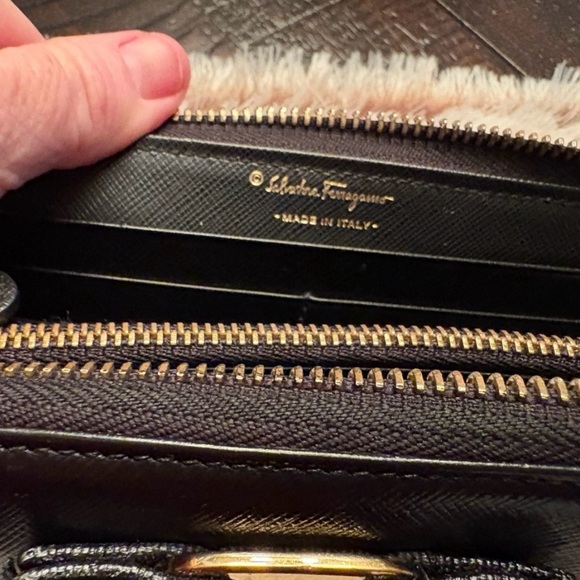 🛑Not For Sale 🛑Salvatore Ferragamo Black Leather Wallet - Picture 5 of 6